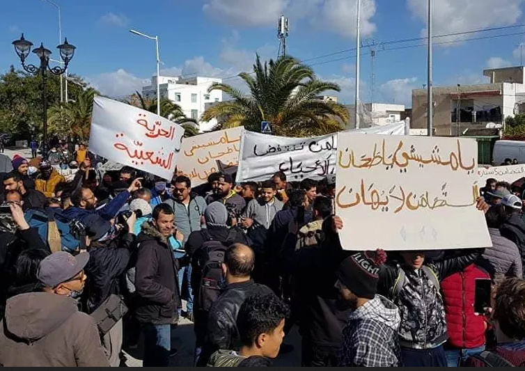 مسيرة إلى مقر البرلمان للمطالبة بإطلاق سراح موقوفي الاحتجاجات في تونس