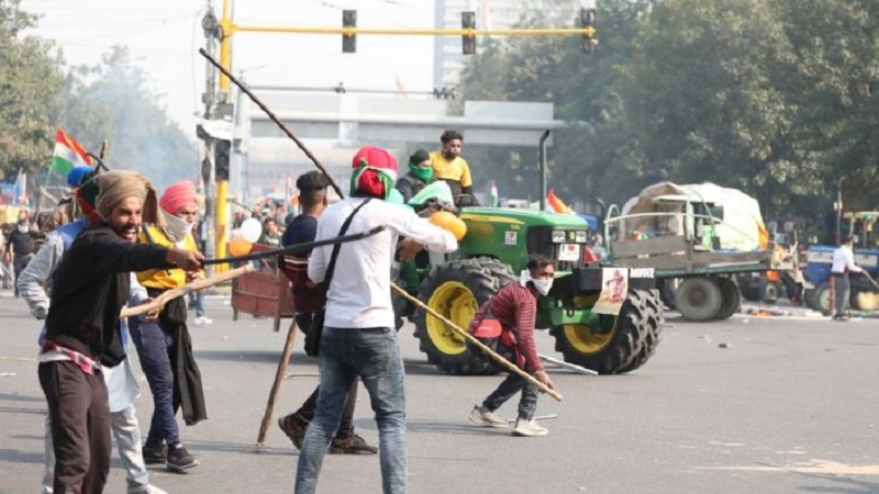 India, protestano i coltivatori: scontri