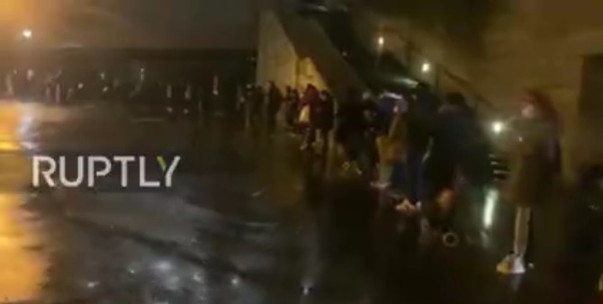 Fransa'da uzun bedava yemek kuyruğu