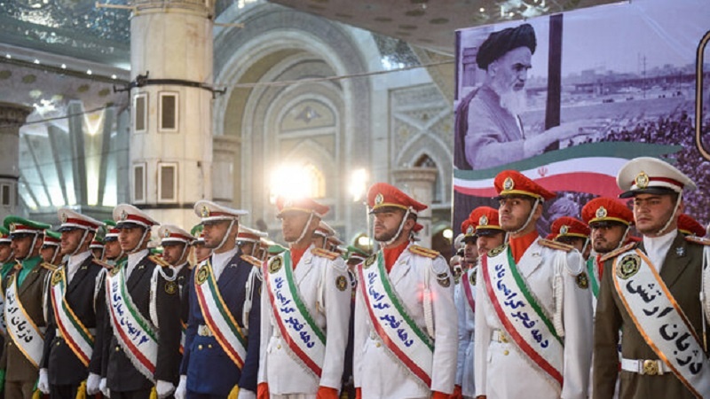 Peringatan 12 Bahman Digelar di Makam Imam Khomeini