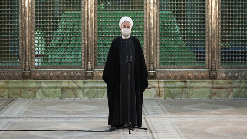Iran, il pres. Rohani rende omaggio al  fondatore della Repubblica islamica l'Imam Khomeini