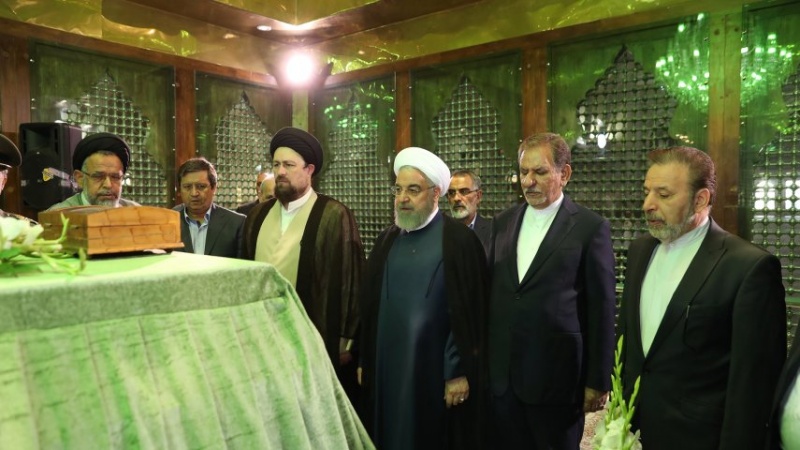 Rais Rouhani: Imam Khomeini MA amewaonesha walimwengu rasilimali ya kijamii