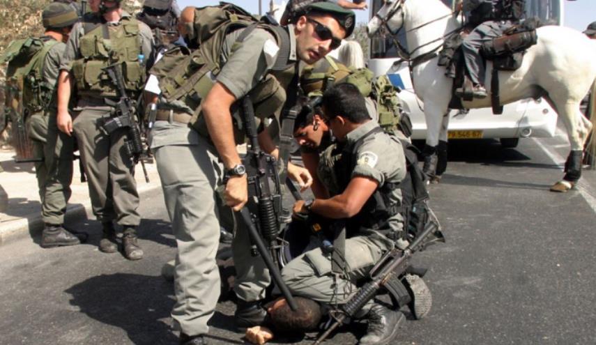 قوات العدو الصهيوني تعتقل 14 فلسطينيا بينهم مسن 