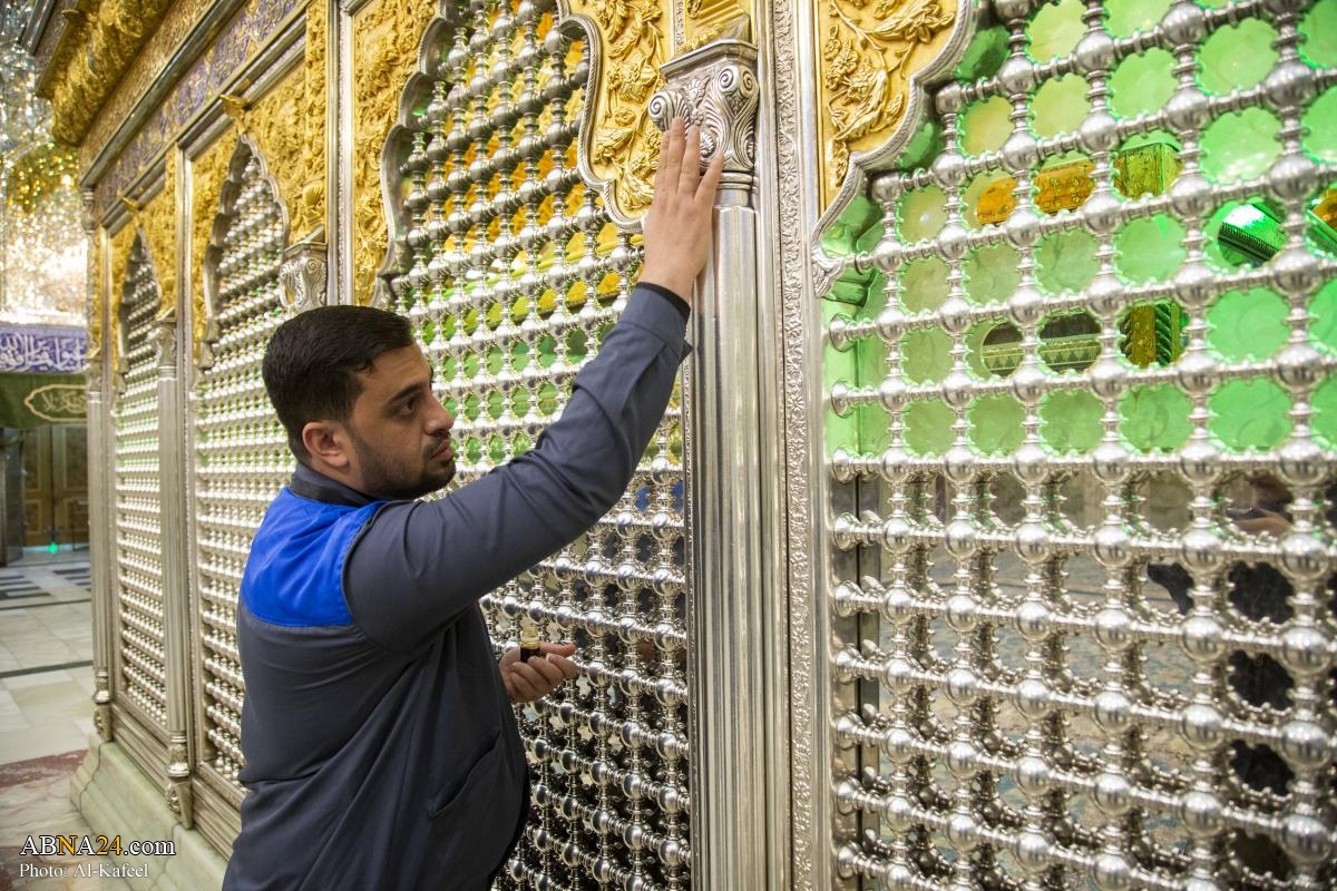 Cleaning, perfuming and furnishing a new carpet set for sanctuary of al-Abbas (+Photos)