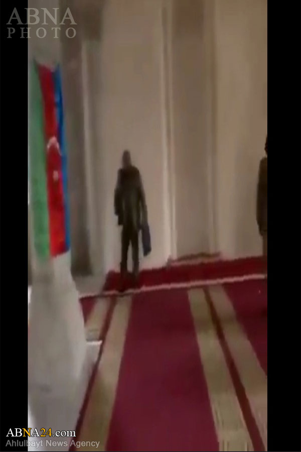 Шушаны азад едән Һүсејнчи һәрбичимиз “Јухары Ҝөвһәр Аға Мәсҹиди”ни Аллаһа һәмд-сәна едә-едә зијарәт едир- Видео