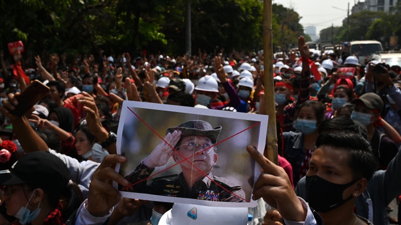 Golpe in Myanmar, proteste in piazza
