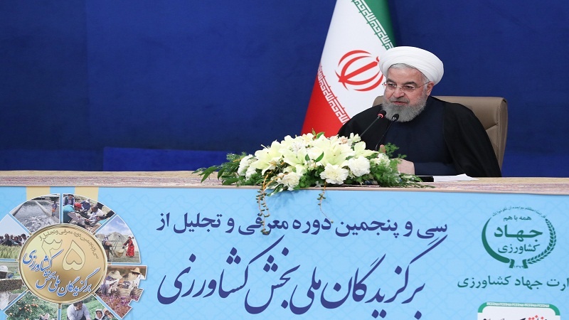 Cumhurbaşkanı Ruhani örnek çiftçileri takdir etti