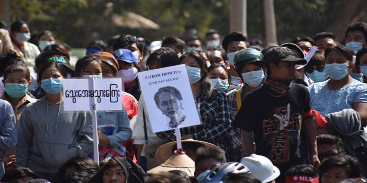 မုံ႐ြာၿမိဳ႕က စစ္အာဏာရွင္ ဆန႔္က်င္ေရး အလႊာေပါင္းစုံ၊ လူတန္း စားေပါင္းစုံ ၃ သိန္းခန႔္ ပါဝင္