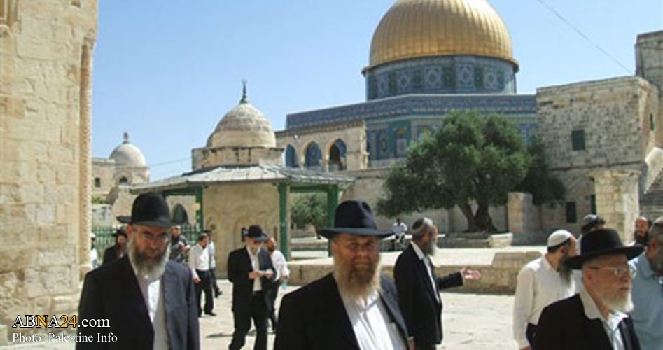 Fanatic Jewish settlers defile Al-Aqsa courtyards
