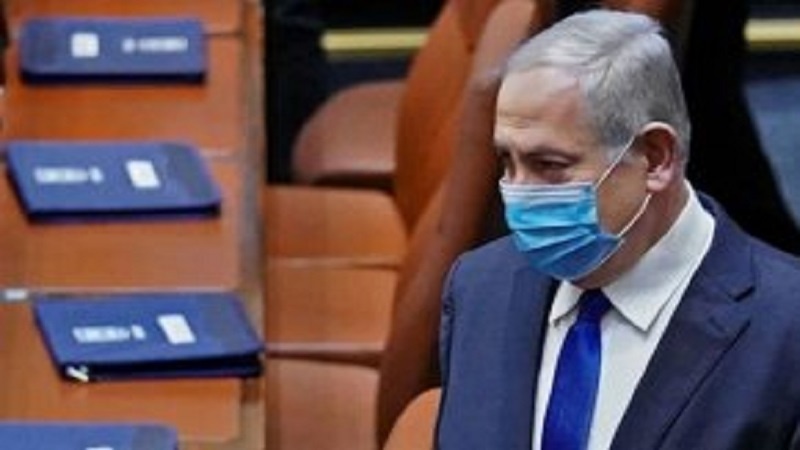 Netanyahu a processo per corruzione e abuso con folla davanti la corte