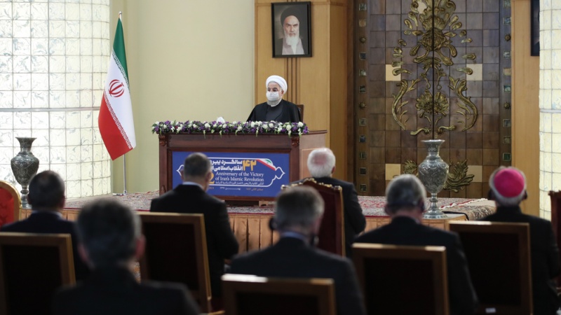 Sambut HUT ke-42 Revolusi Islam, Rouhani Bertemu Para Dubes Asing