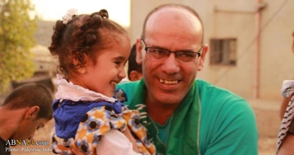 Israeli occupation forces kidnaps Hamas official Abdul-Baset al-Haj from his home