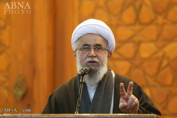 Ayatullah Ramazani Tegaskan Pentingnya Setia pada Jalan Revolusi Islam 