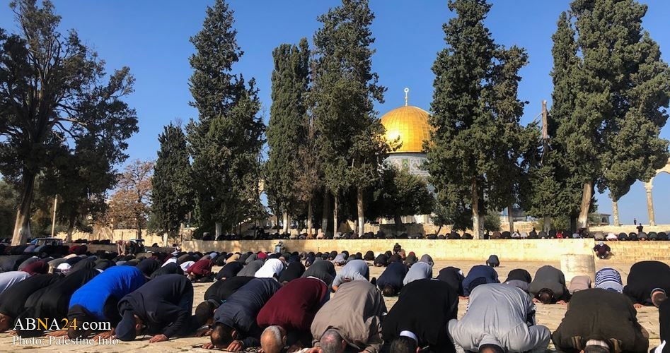 Thousands perform Friday prayer at Al-Aqsa after 42 days closed by Israeli occupation authorities