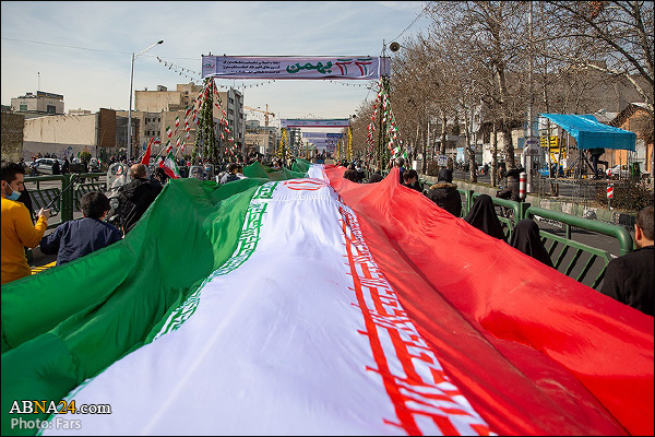 تقرير مصور / مسيرات السيارات والدراجات النارية في طهران بذكرى انتصار الثورة الاسلامية 
