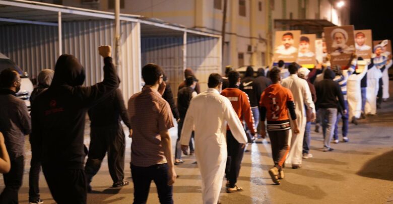 تظاهرة وصحيفة للأحرار على جدران البحرين رغم الإستنفار الواسع للعصابات الخليفية