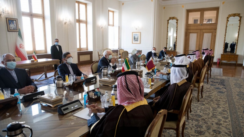 Zarif a reçu son homologue qatari à Téhéran