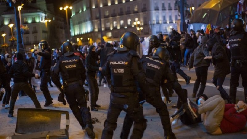 Spagna, arresto rapper: scontri con decine di fermi e feriti