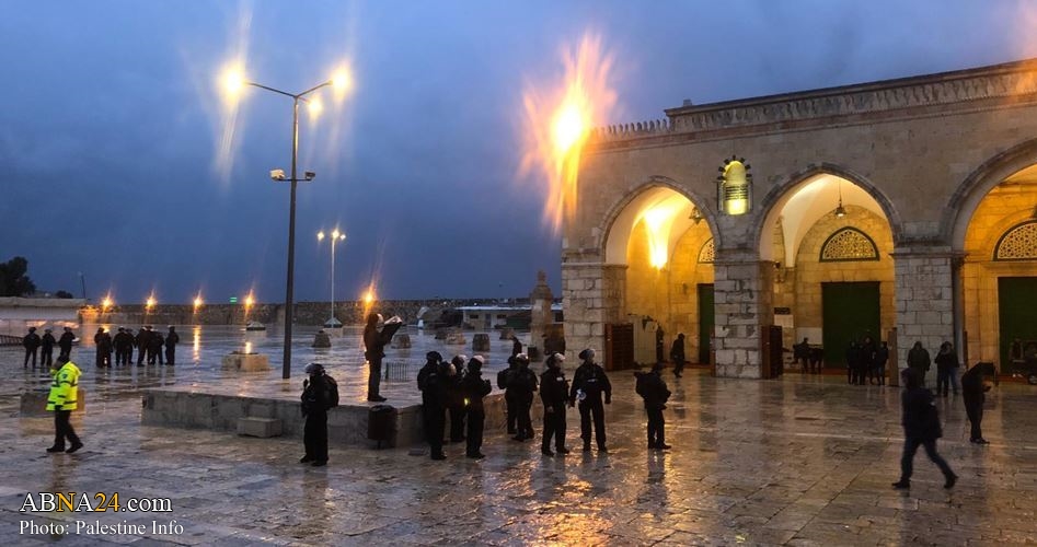 Extremist Jewish Settlers defile Al-Aqsa courtyards
