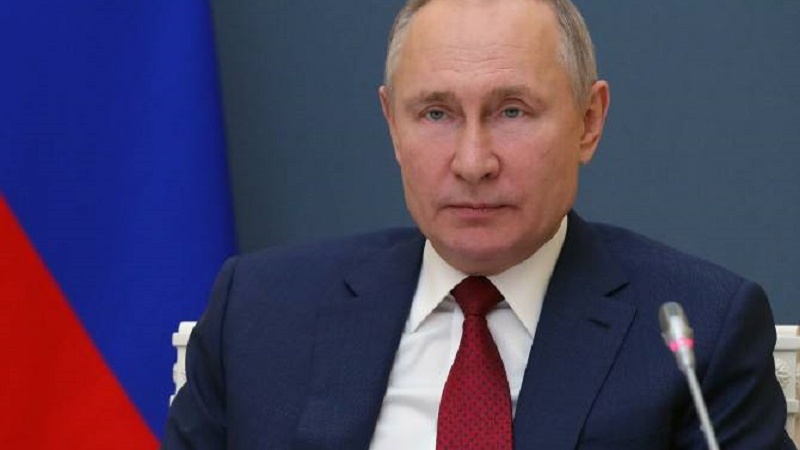 Путин Гәрби сөз азадлығына јанашмада икили стандартлар тәтбиг етмәкдә гынајыб