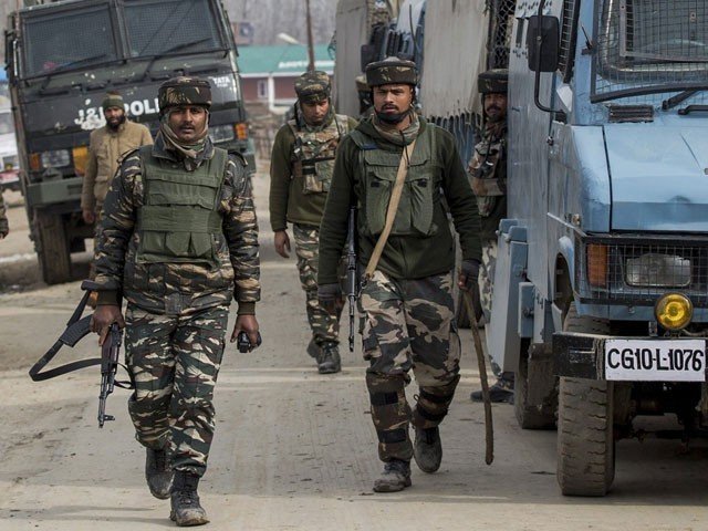 کشمیر کے مختلف علاقوں میں جھڑپیں، پولیس اہلکار سمیت 3 عسکریت پسند ہلاک