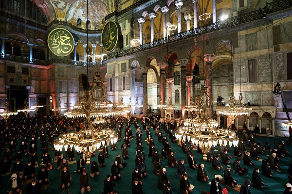Cérémonie "Laylat al-Raghaib" à la mosquée Sainte-Sophie d’Istanbul