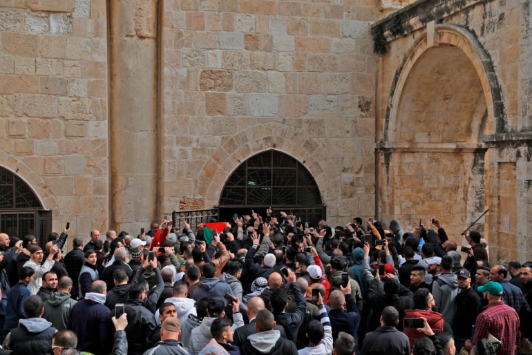 Zionist regime warned of dangerous move against Bab al-Rahma