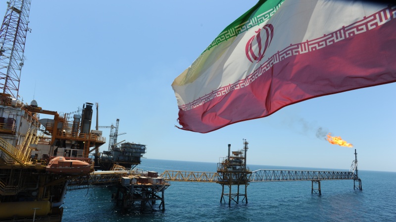 インドが国益維持のため、イランから石油輸入の意向
