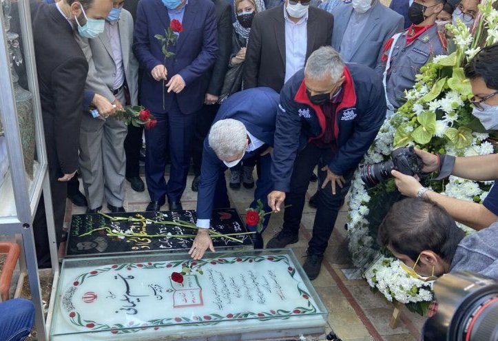وزير السياحة الفنزويلي يزور مرقد الشهيد "قاسم سليماني"