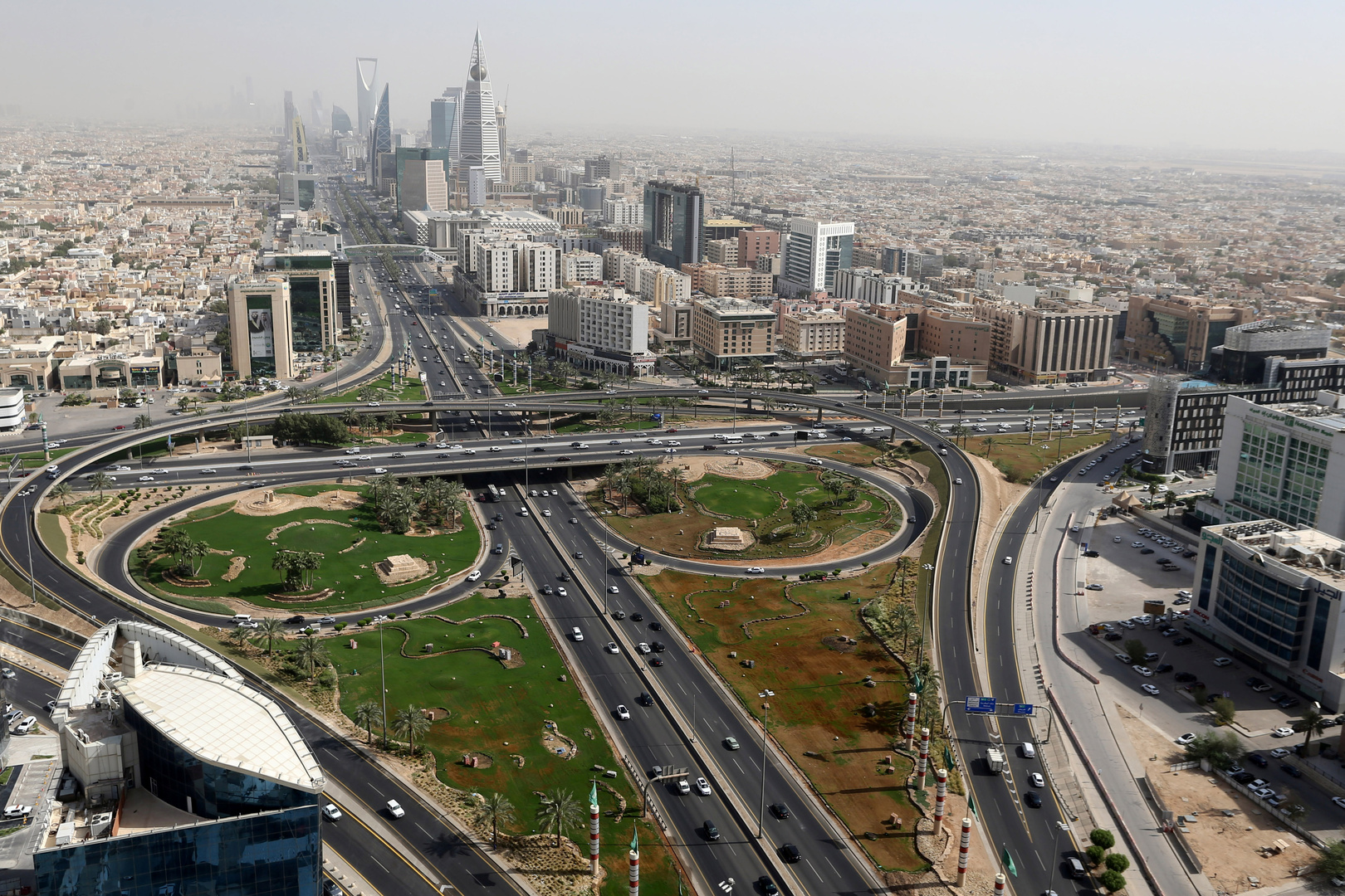 العدوان السعودي يزعم صد "صاروخ باليستي" استهدف الرياض