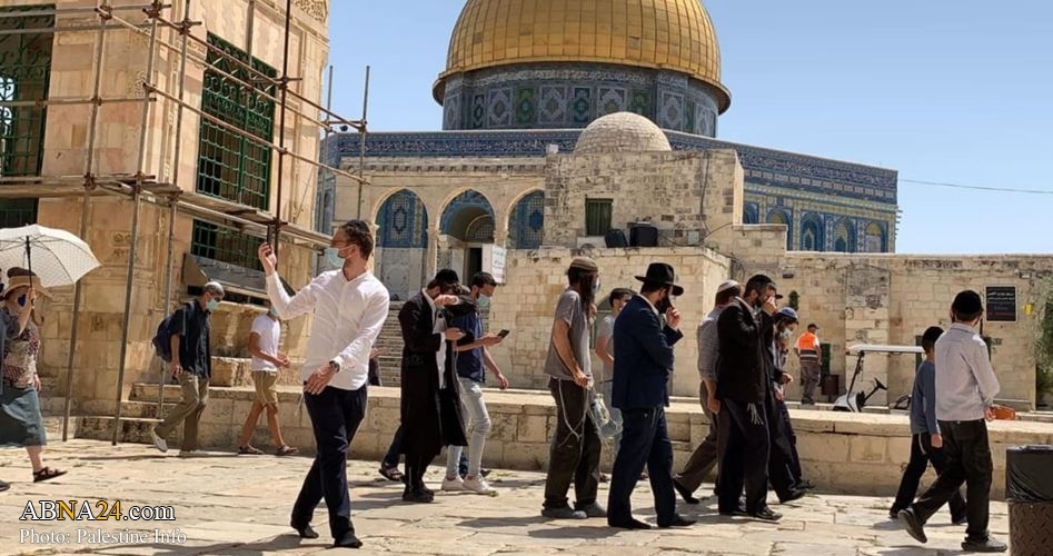Israeli enemy forces arrest Palestinian girl at Aqsa Mosque