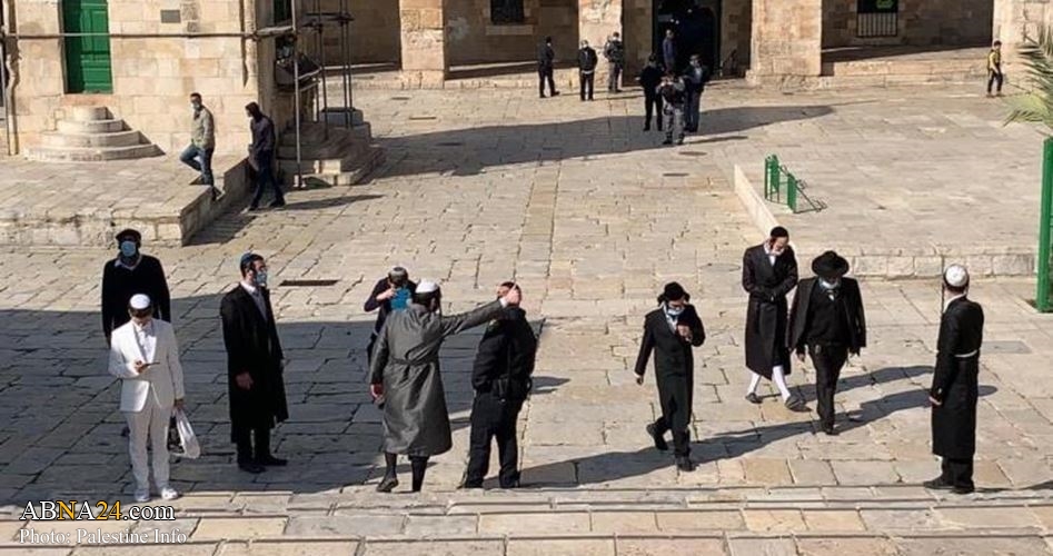 Over 150 fanatic Jewish settlers defile Al-Aqsa courtyards