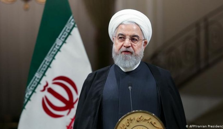 الرئيس روحاني: اميرکا ستضطر الى التخلي عن العقوبات الجائرة 