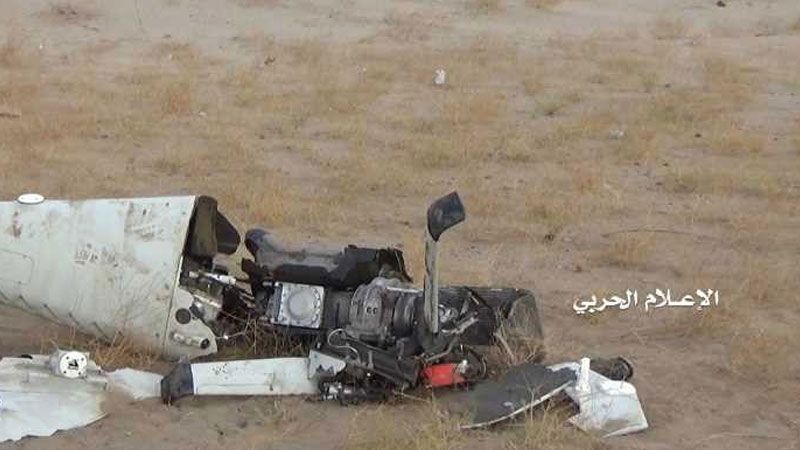 الجيش اليمني يسقط طائرة تجسس للعدوان السعودي تحمل قنابل بالحديدة