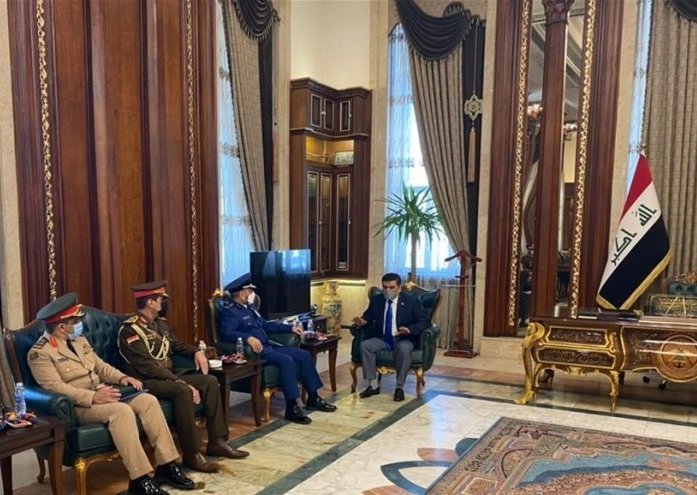 رئيس هيئة الأركان في الجيش السعودي يصل إلى بغداد
