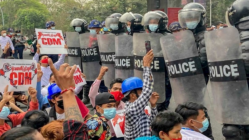 Myanmar, proteste: altro reporter arrestato dalla polzia