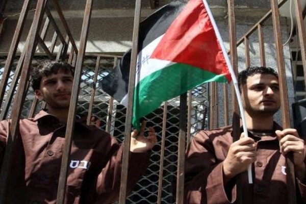 Gazans express solidarity with Palestinian prisoners in Israeli prisons