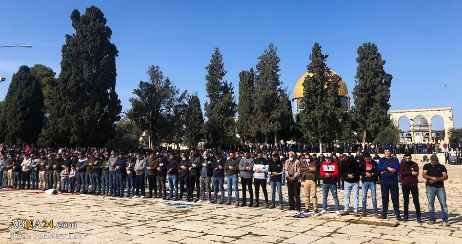 Over 25,000 Muslims perform Friday prayer at Al-Aqsa Mosque