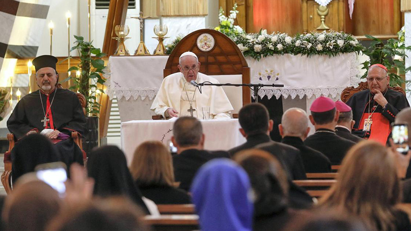 “El Papa Francisco reza en la Iglesia Nuestra Señora de la Salvación de Bagdad” 
