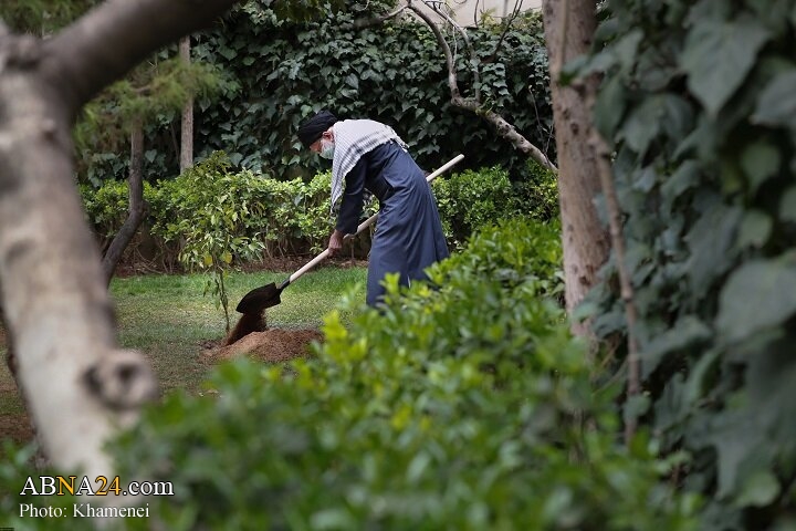 Poster: Protecting environment a completely religious outlook - Imam Khamenei