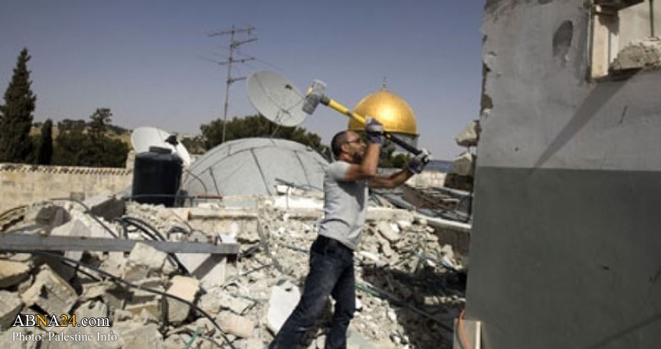 Palestinian family in Al-Quds homeless after Zionist occupation forces order to demolish home
