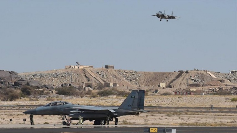 イエメン防衛軍の無人機が、サウジ空軍基地を攻撃