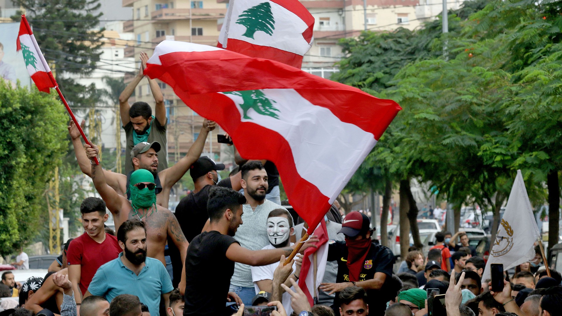 احتجاجات لبنان تتواصل لليوم السادس احتجاجاً على تردي الأوضاع المعيشية