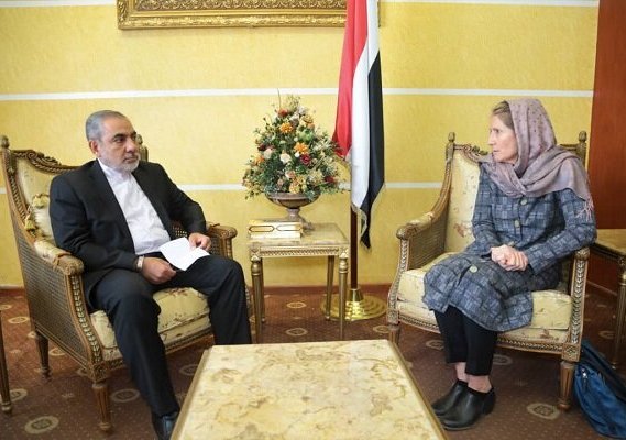 السفير الإيراني بصنعاء يناقش مع ممثل الصليب الأحمر الحصار المفروض على اليمن