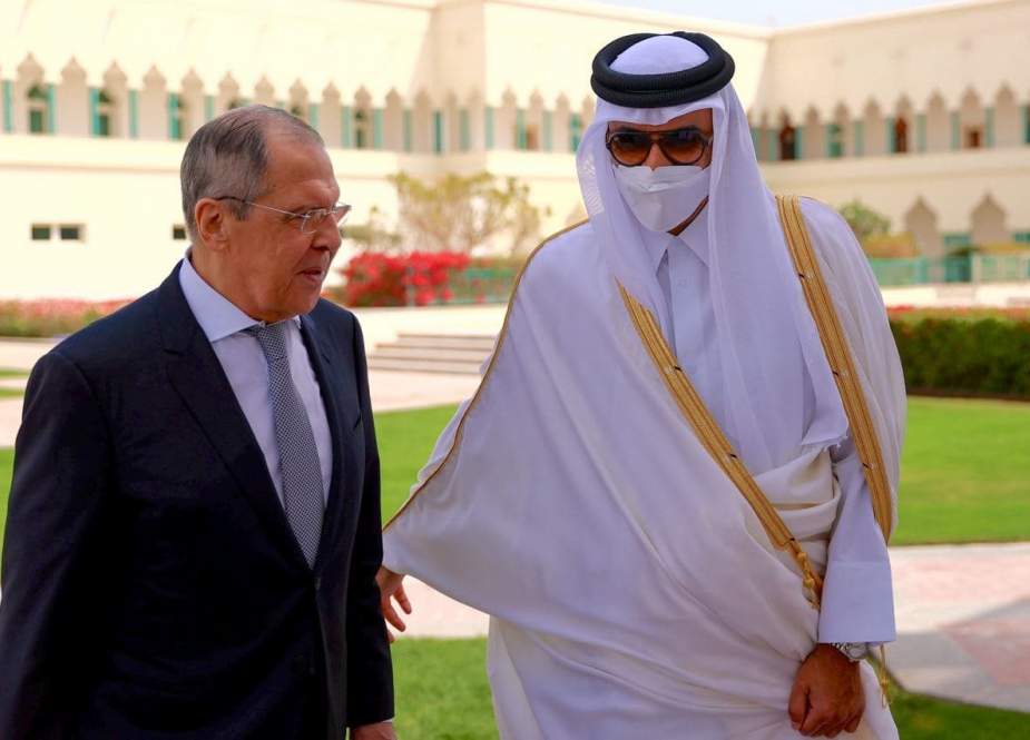 لافروف يصل الدوحة ويجتمع مع أمير قطر ووزير خارجيتها