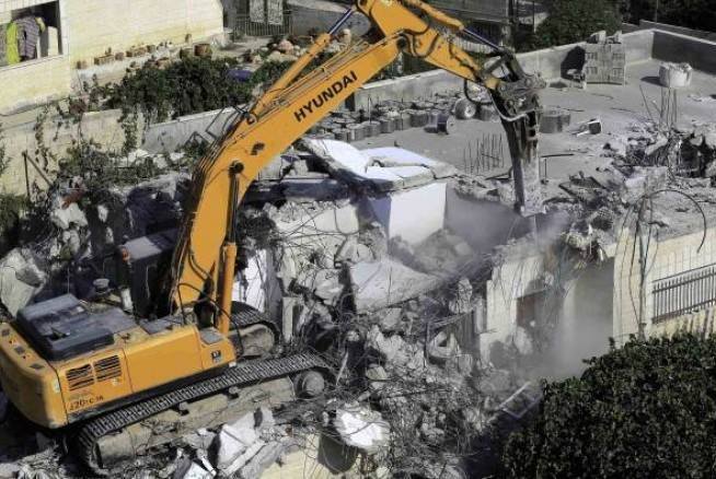 العدو الصهيوني يسعي لهدم 100 منزل فلسطيني ملاصق للأقصى المبارك