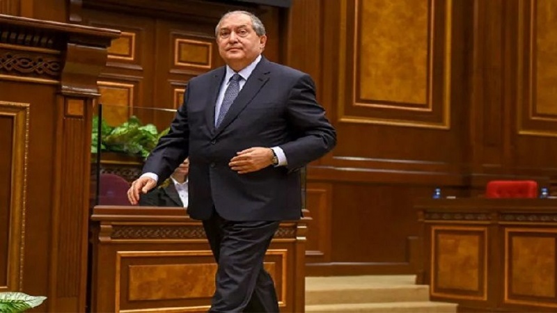 Ермәнистан президенти тибби мүајинәдән сонра ишинә гајыдыб