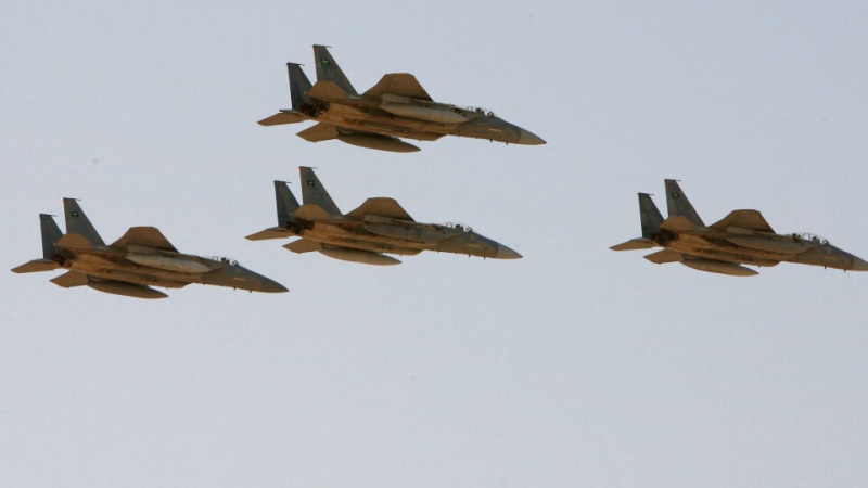 サウジ戦闘機が新たにイエメンを空爆、母子が死傷