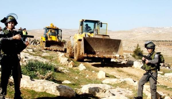 الاحتلال الاسرائيلي يجرف مساحات واسعة من أراضي الفلسطينيين جنوب الخليل