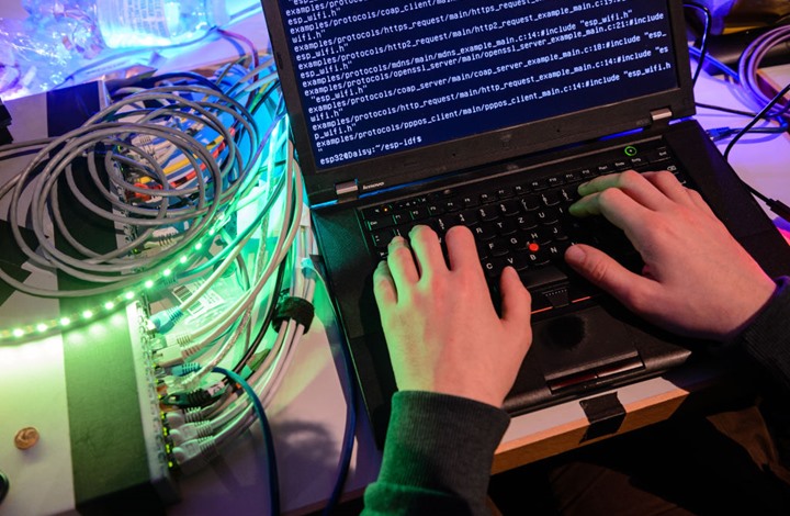 Ang mga hacker ay tumagos sa mga website ng Israel at tumutulo ito sa mga sensitibong data